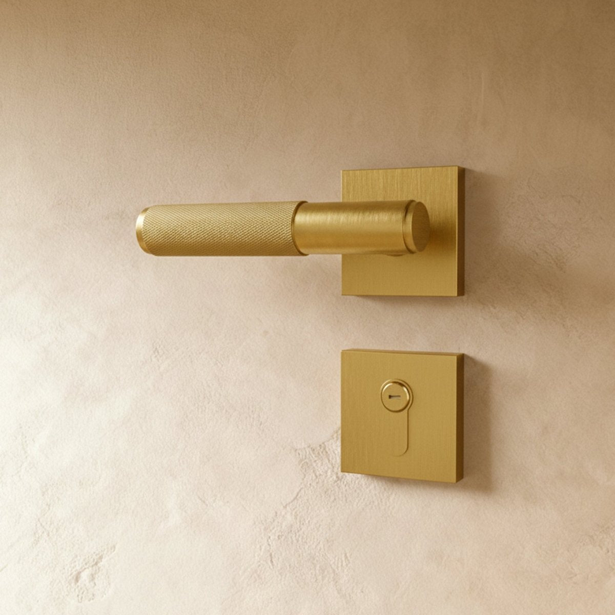 Massiver Messing Türdrücker mit gerändeltem Griff und schlichter Rosette für moderne Interieurs | Restfield